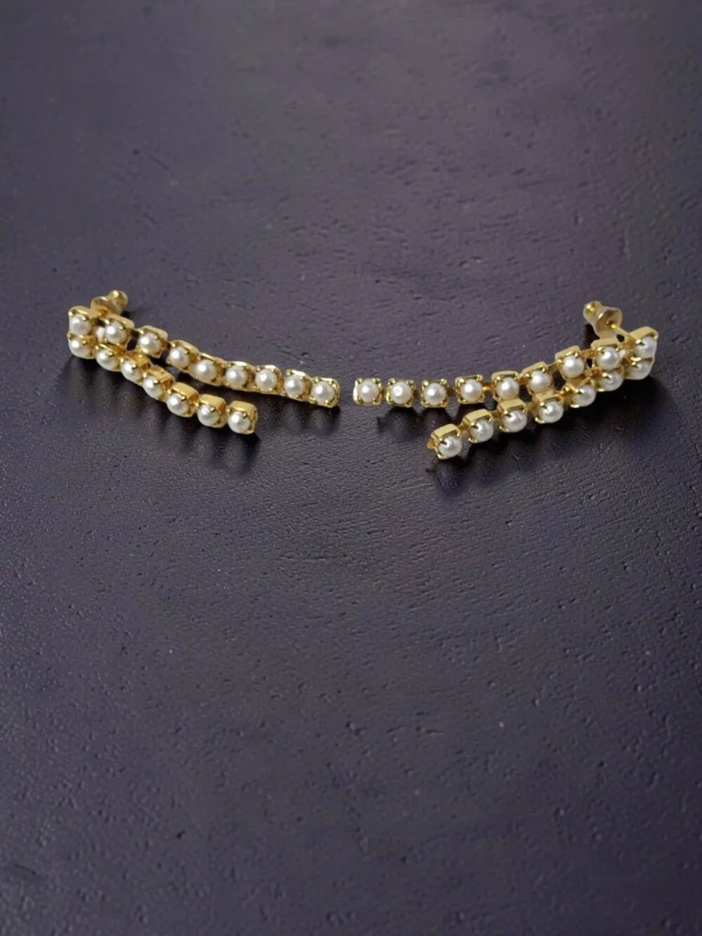 vintage gold tone faux pearl lined drop/dangle earrings